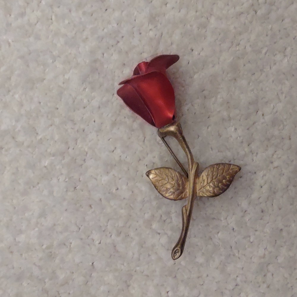 Vintage Avon rose brooch
